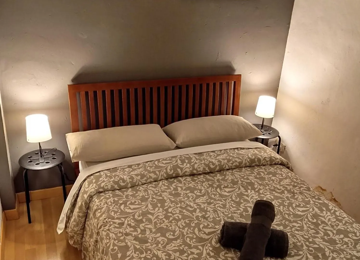 Double Private Rooms In Center City Metro L5-L1 contacts