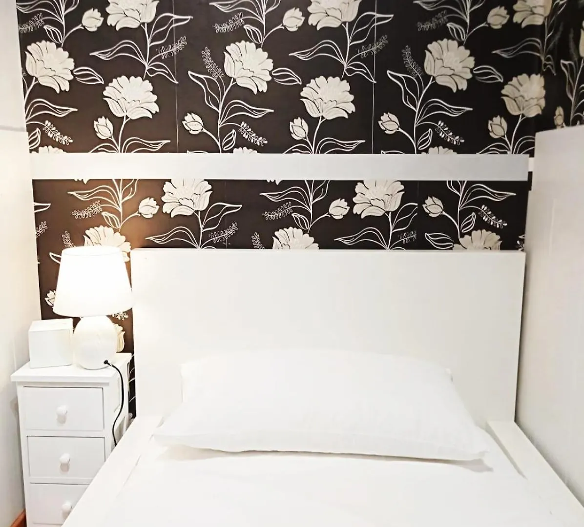 Hostel Double Private Rooms In Center City Metro L5-L1 Barcelona