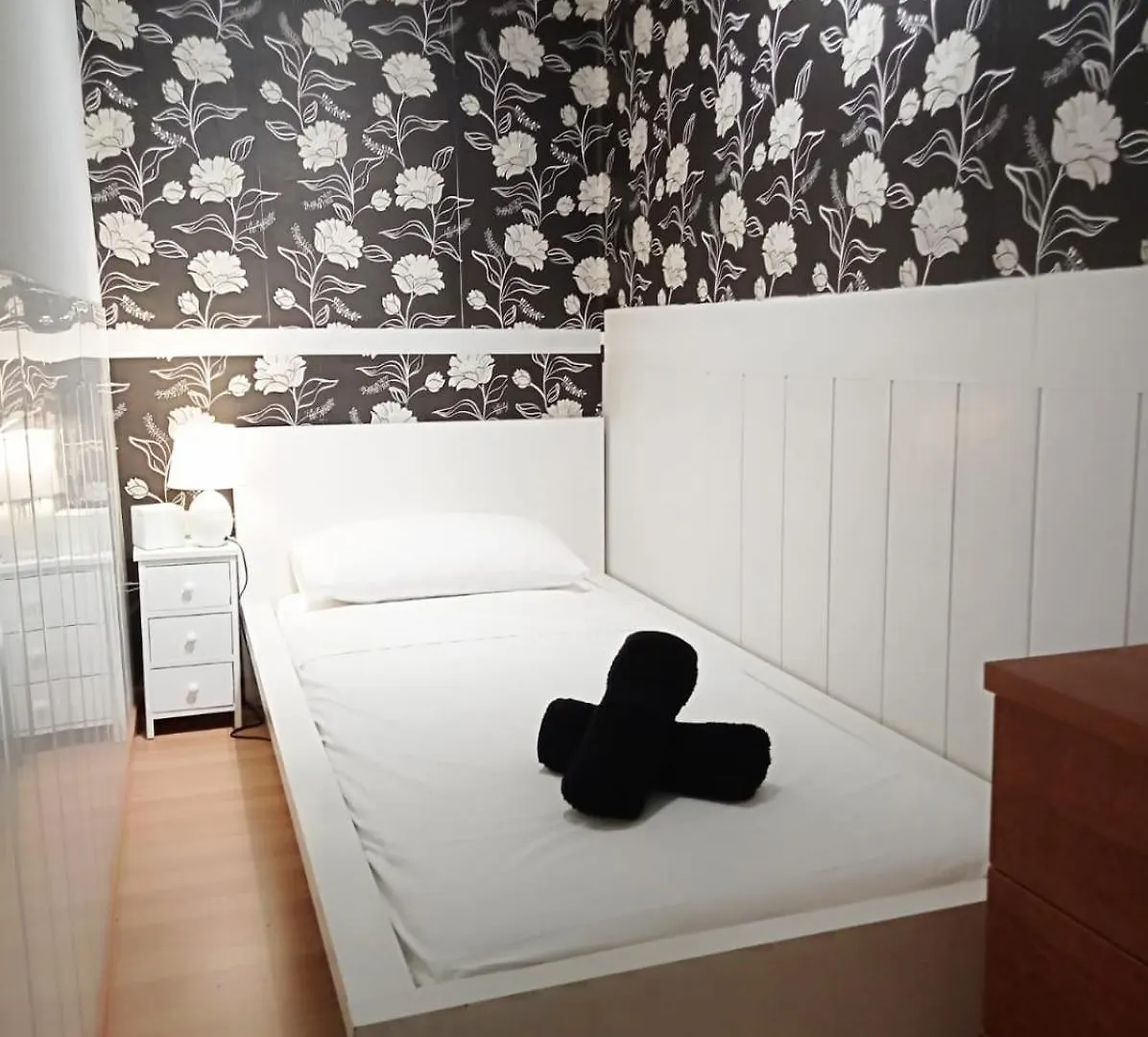 Hostel Double Private Rooms In Center City Metro L5-L1 Barcelona Spain